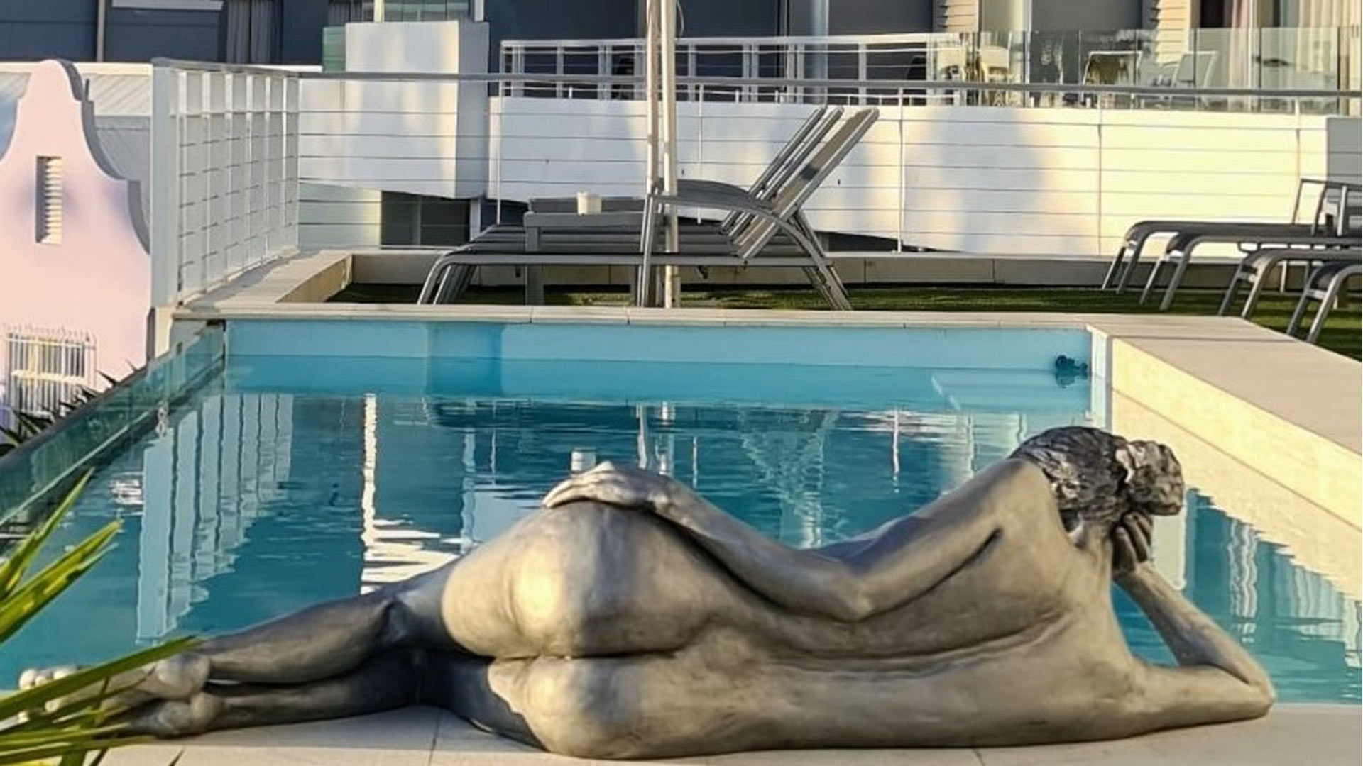 south-beach-camps-bay-pool-terrace-plus-suite-10